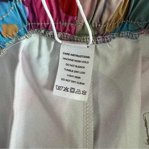 Adorable, relaxed fit pants- floral Size Small - Picture 4 of 5